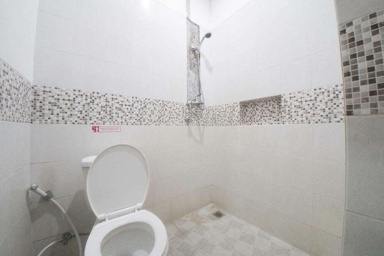 红多兹Plus酒店-近格林普拉姆卡广场购物中心 雅加达 外观 照片